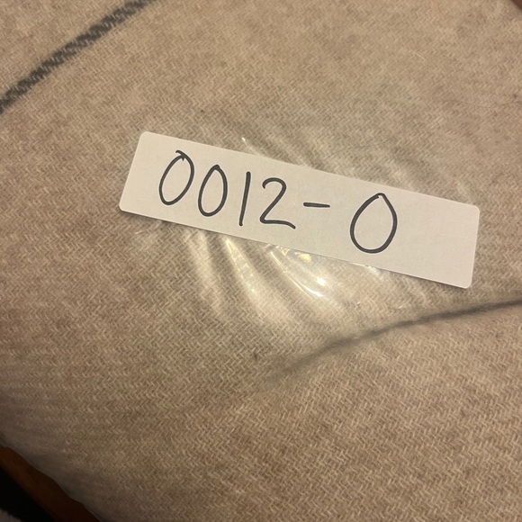 Elegant Eileen Fisher Wool Beige Women's Shawl with Fringe - Picture 8 of 8